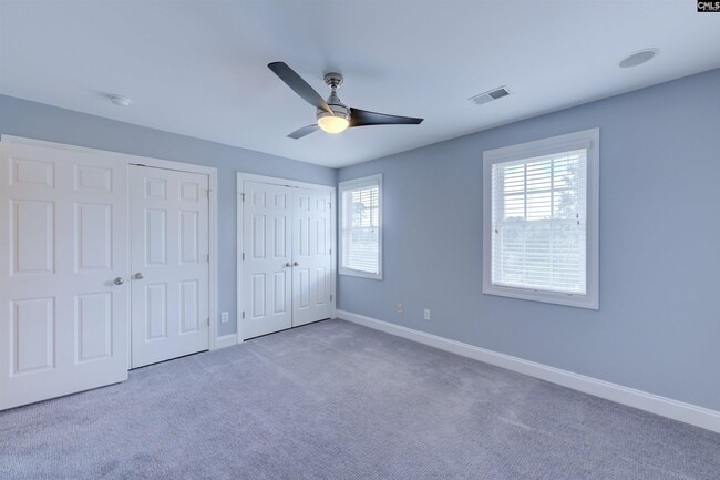 Building Photo - 2 Rose Dew Ln