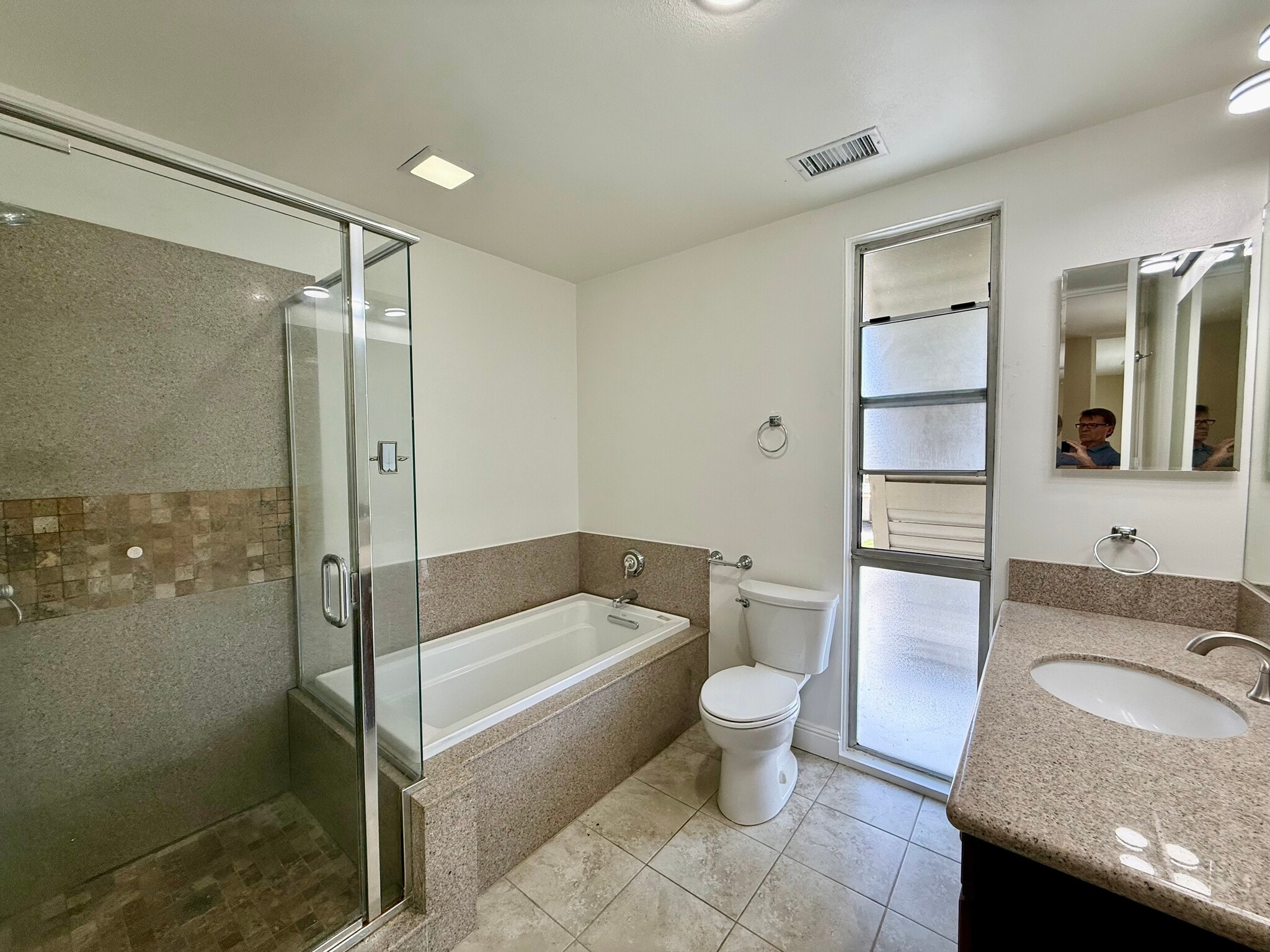 Upstairs Full Bath - 4126 Del Mar Ave