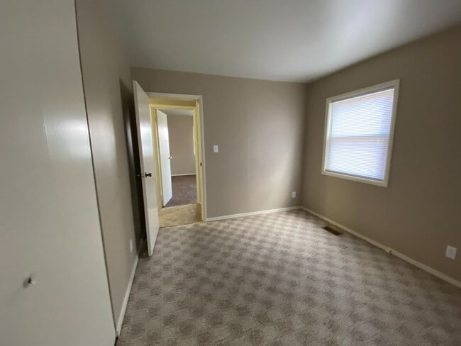 Building Photo - 6117 Landsdowne Dr