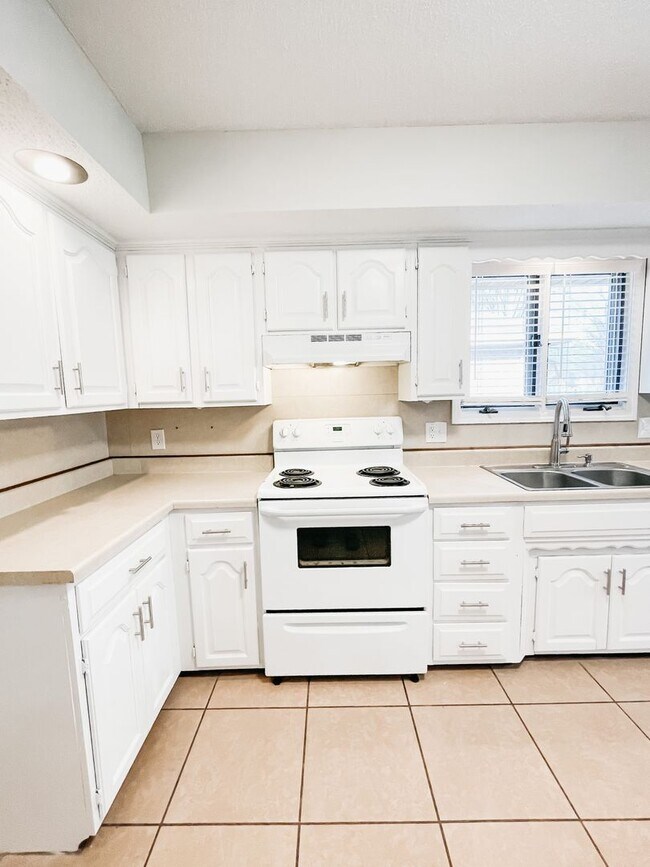 Building Photo - Southwest Springfield - Kickapoo High