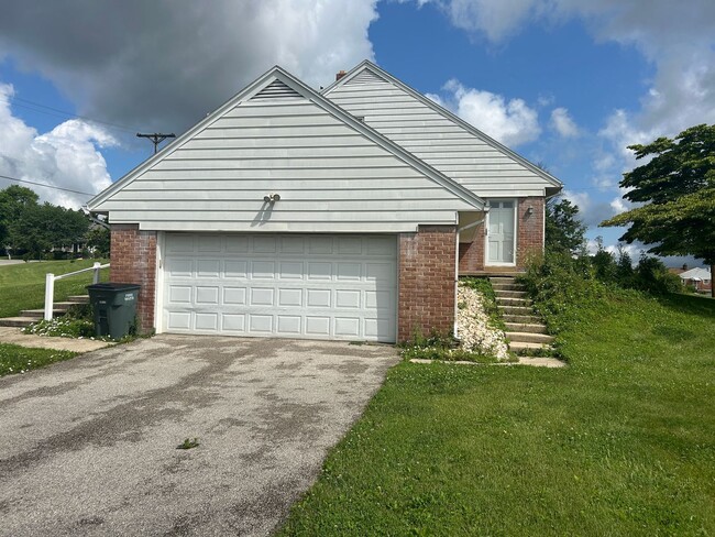 Building Photo - 1300 Chapel Dr