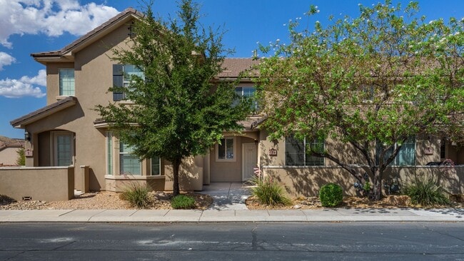 Building Photo - 3 bedroom, 2.5 bathroom St. George Home