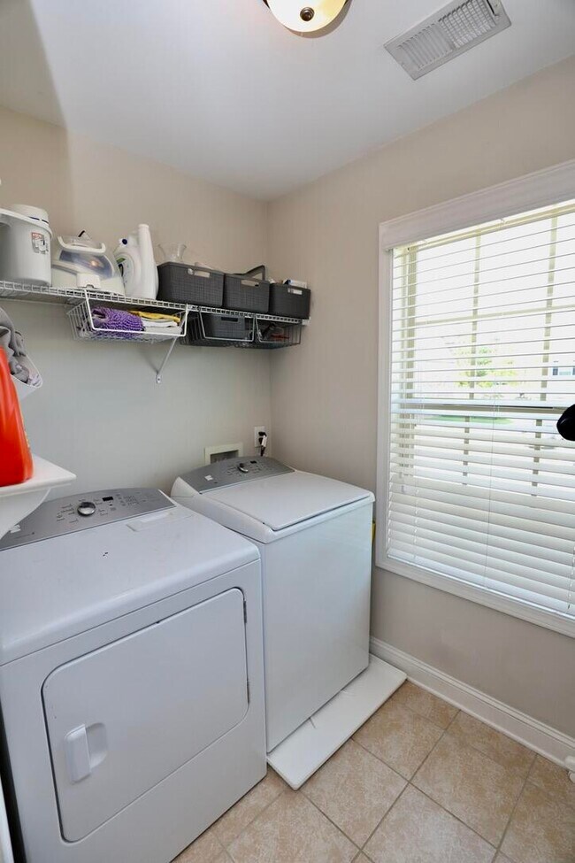 Building Photo - 545 Curlew Cir