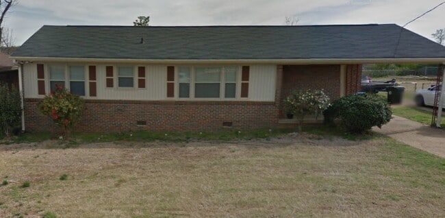 Building Photo - 2801 3rd Pl E