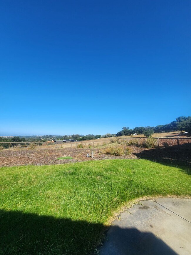 Building Photo - Gorgeous Country Home with View- ALL UTILI...