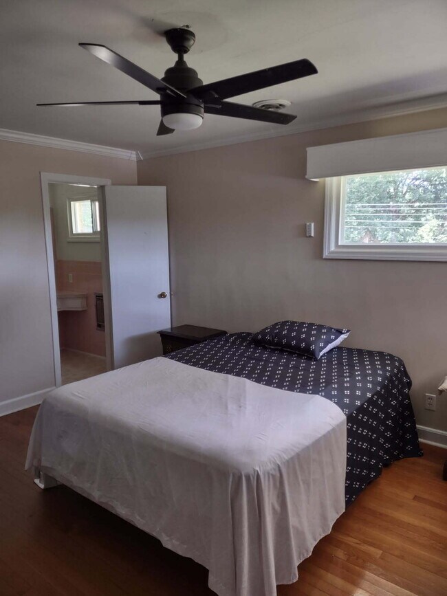 Building Photo - Furnished Charming 1-Bedroom with Private On-Suite Bathroom in Pfafftown!