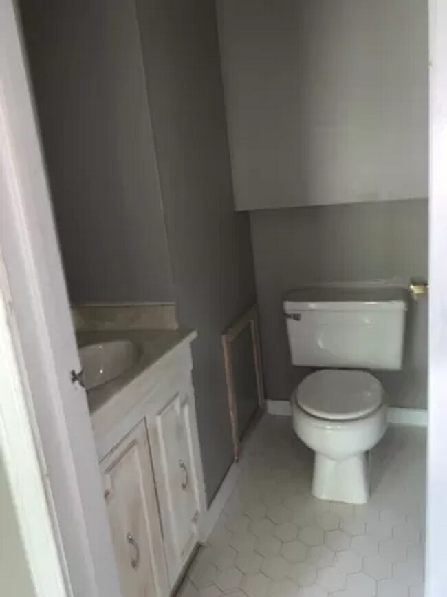 Building Photo - Spacious home in Florence, AL - Walking di...