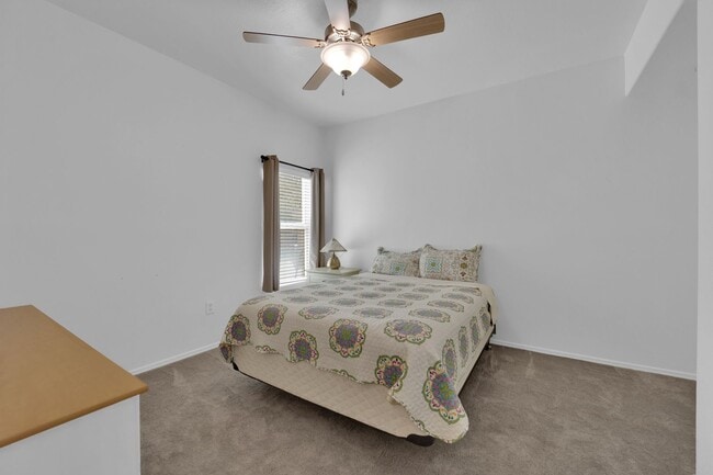 Building Photo - Charming 2 bedrooms 2 Bathrooms in the Amb...