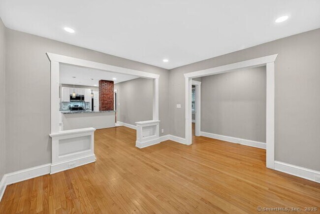 Building Photo - 45 Fairlawn St