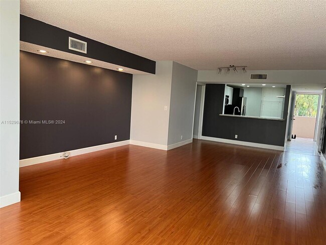 Building Photo - 2767 Carambola Cir S