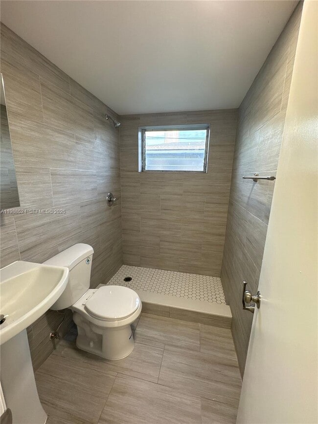 Building Photo - 619 SW 7th Ave