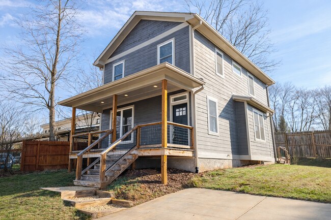Building Photo - West Asheville Rental!