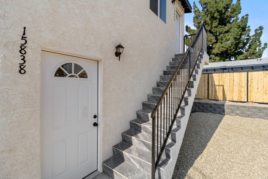 Building Photo - 15838 Chatsworth St