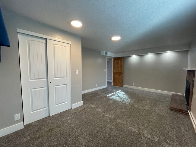 Building Photo - 2875 S Sherman St