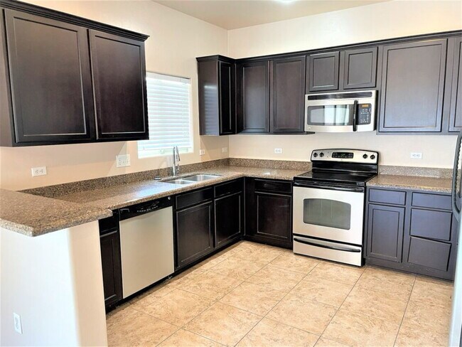 Building Photo - "Charming 4-Bed Home with 2.5 Baths in Tuc...