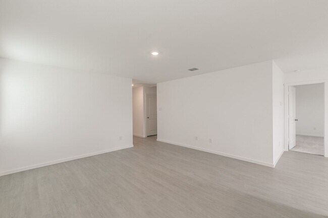 Building Photo - 3 bedroom 2 bath-brand new construction in...