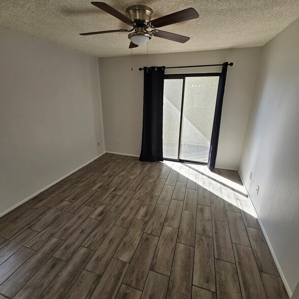 Building Photo - 850 S River Dr