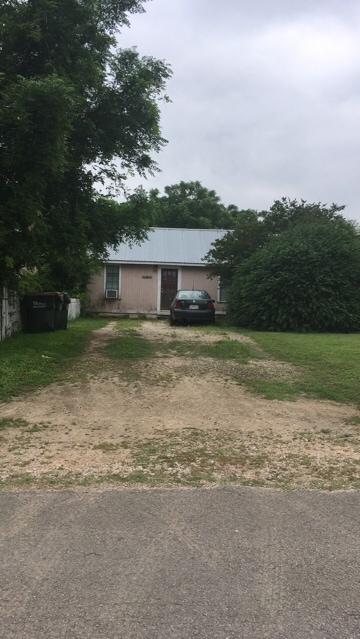 Building Photo - 302 N Burleson St