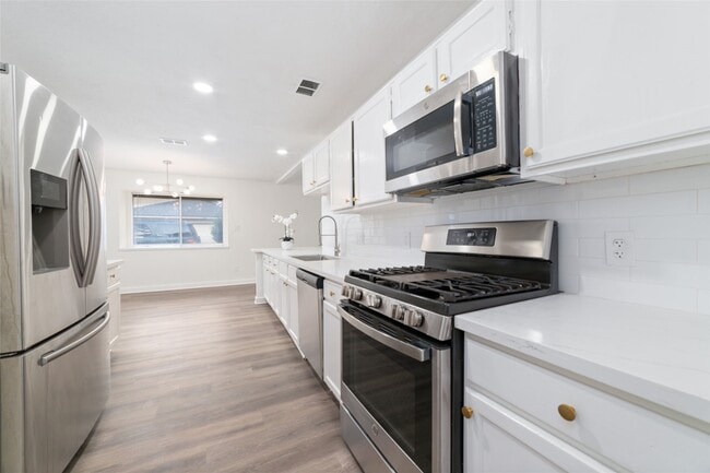 Building Photo - 17003 Summer Dew Ln