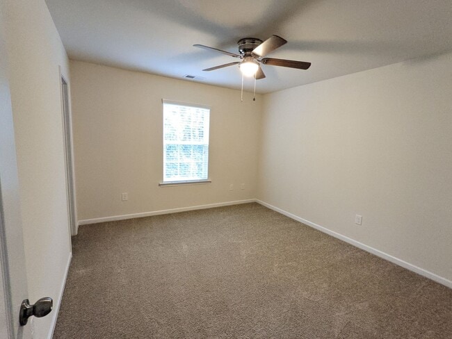 Building Photo - Mooresville with Fenced Yard on Cul De Sac
