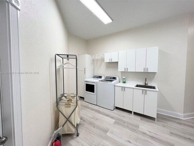 Building Photo - 8160 NW 47th Dr