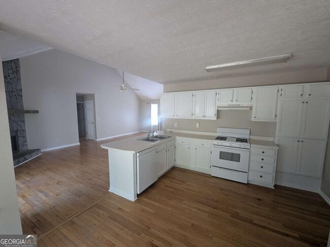 Building Photo - 1995 Holly Cove Rd