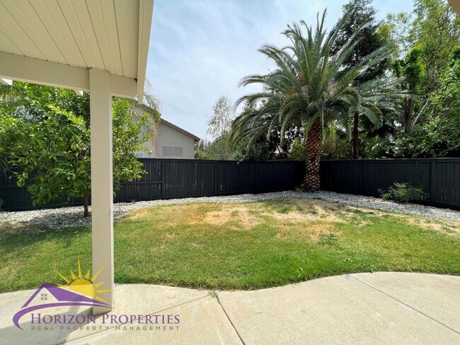 Building Photo - Spacious 5 Bed 3 Bath 2,136 Sq. Ft. Sheldon Pacific Home in Elk Grove