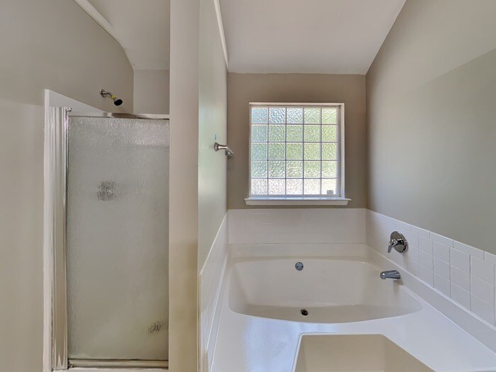 Building Photo - 6273 Selborn Dr SW