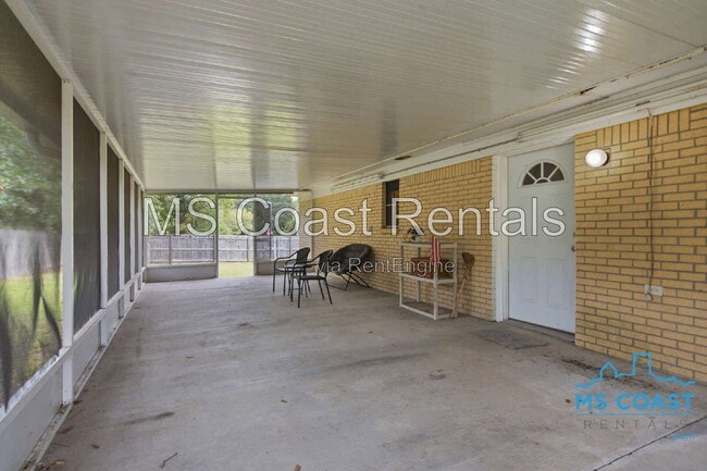 Building Photo - 657 Octave St