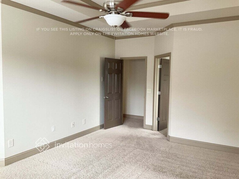 Building Photo - 3968 Sovereign Dr