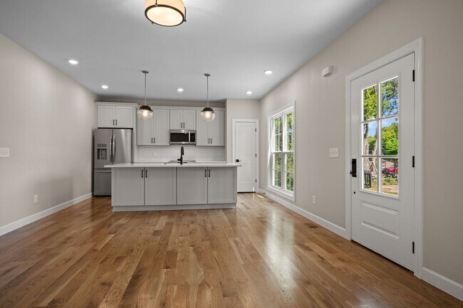 Building Photo - BRAND NEW! Spacious Nashville Home in a Qu...