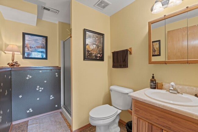 Building Photo - Cozy Green Mountain Falls Cottage