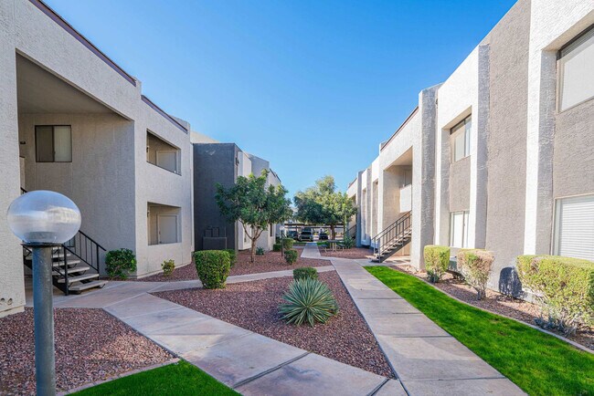 Building Photo - 8550 E McDowell Rd