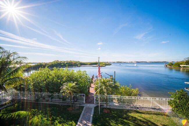 Building Photo - 4000 S Ocean Blvd