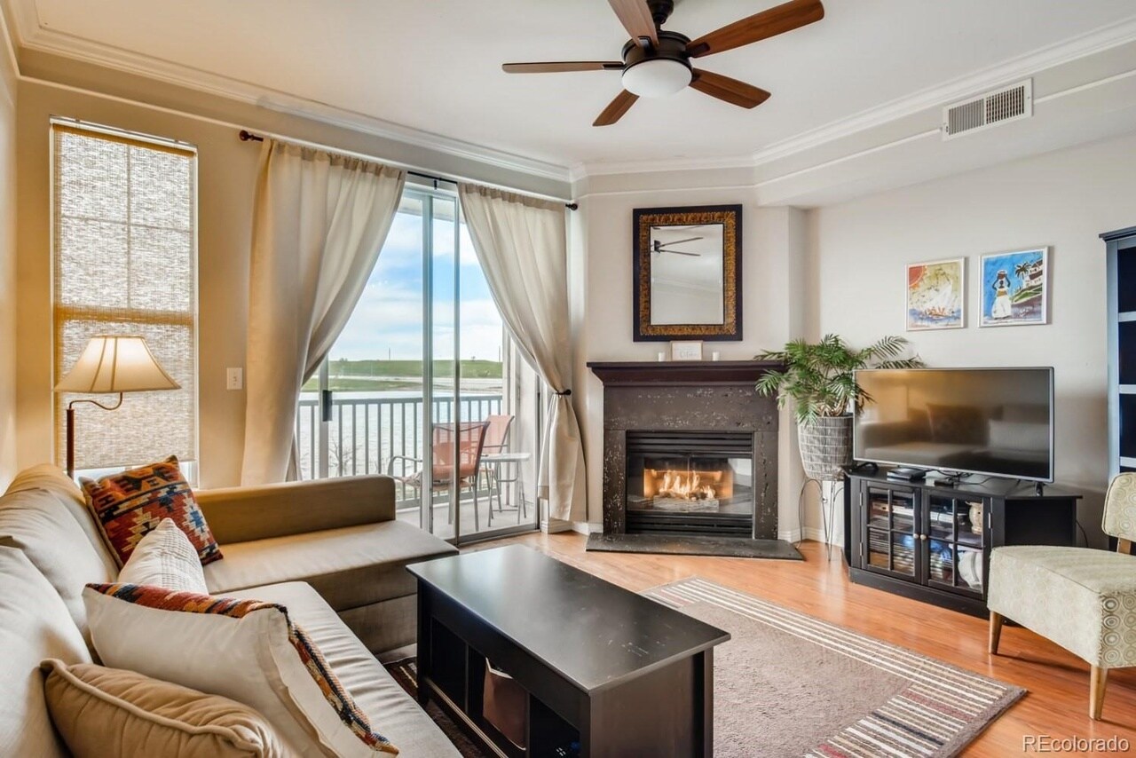 Gas Fireplace - 1927 Piper St