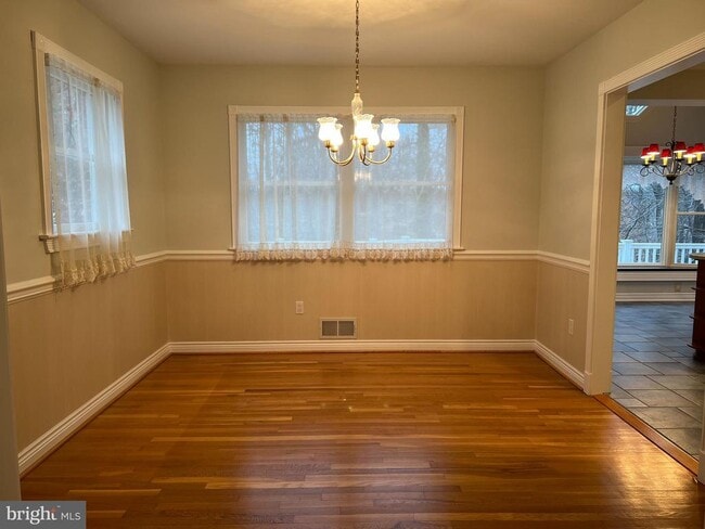 Building Photo - 6830 Pacific Ln