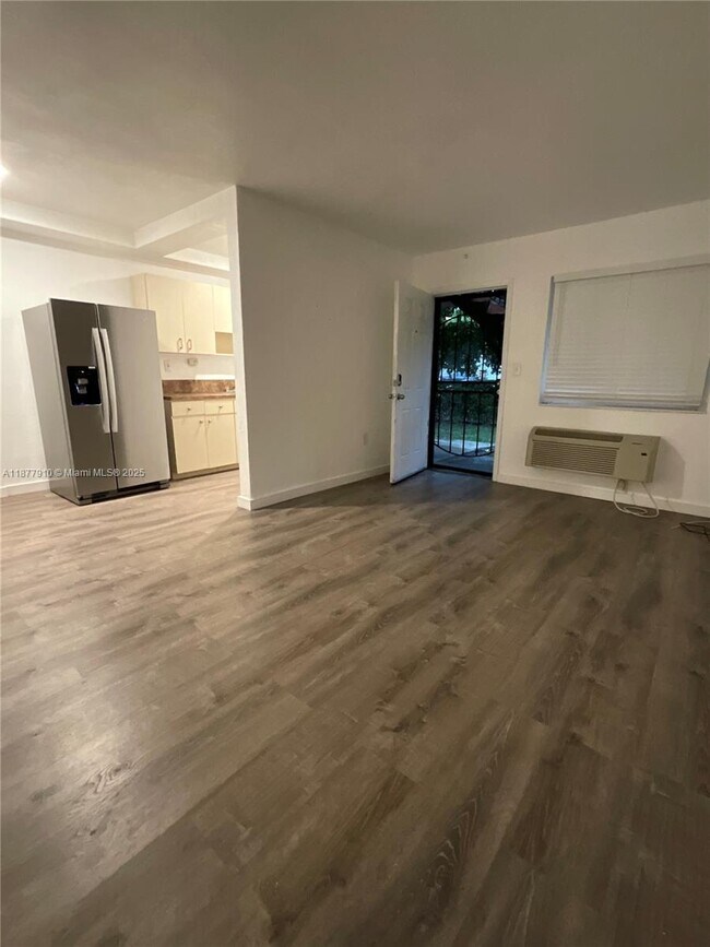 Building Photo - 3333 NW 5th Ave