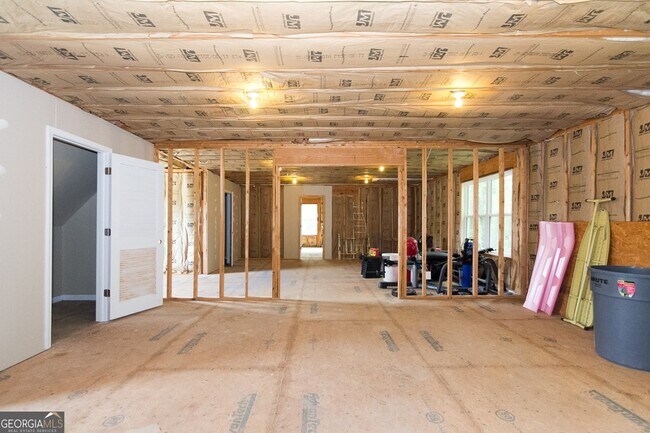 Building Photo - 5166 Wheeler Dr