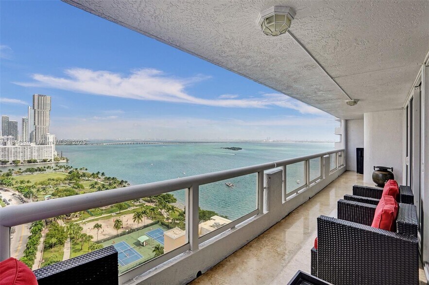 Building Photo - 1717 N Bayshore Dr
