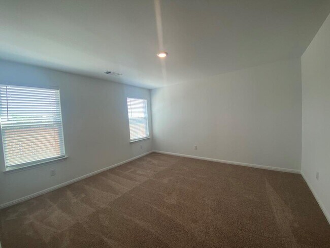 Building Photo - 309 Riverdale Dr