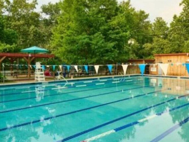 Building Photo - 2218 Bahama Rd