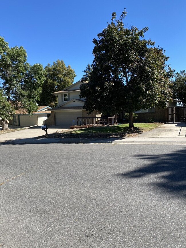 Building Photo - AVAILABLE IMMEDIATELY! Five bedroom house ...