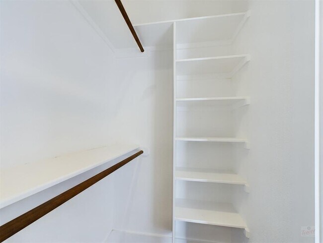 Building Photo - 1402 W 51st St