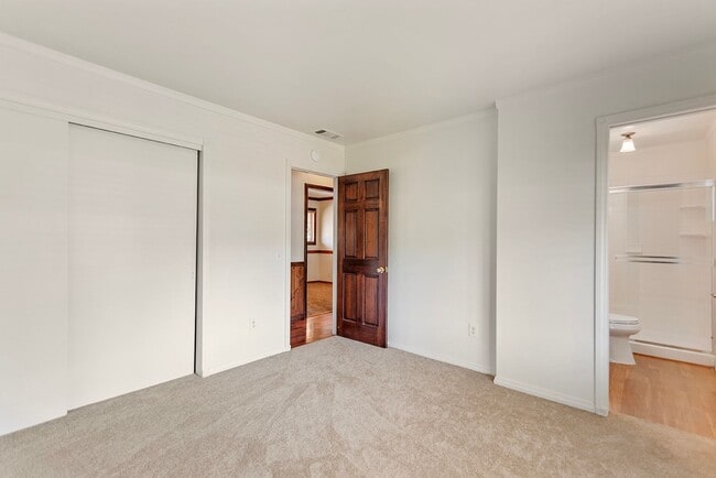Building Photo - Charming 3-Bedroom Home on Corner Lot in E...