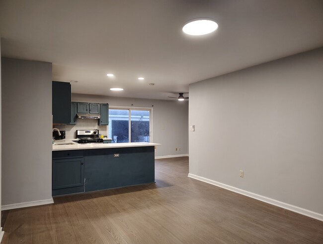 Building Photo - 434 Kenyon Ave