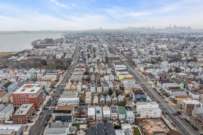 Building Photo - 345 AVENUE A Ave