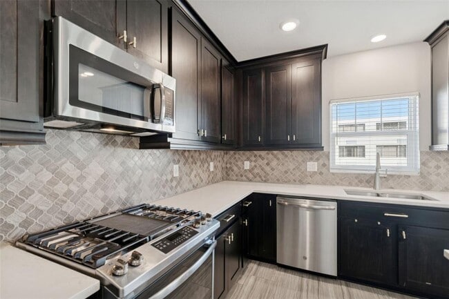 Building Photo - 4921 W Paul Ave