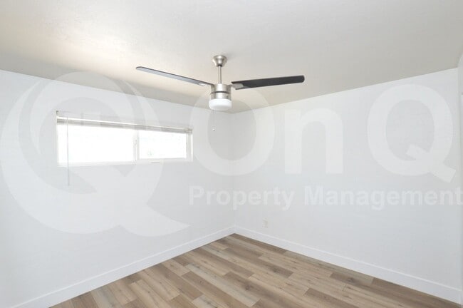 Building Photo - 1202 E Kaler Dr