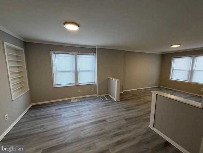 Building Photo - 1700 W 11th St