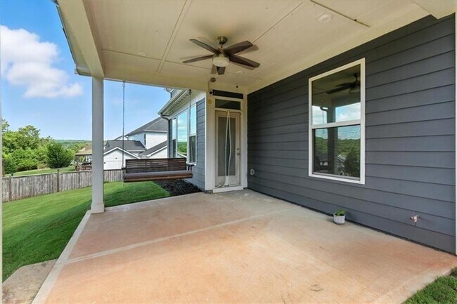 Building Photo - 2121 Harmony Dr